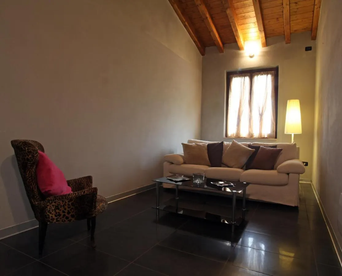 B&B Cascina Quaderna Castenedolo 0*,  Italy